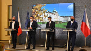 PŘEHLEDNĚ: Která opatření začnou od půlnoci platit