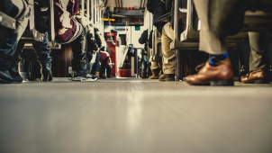 Agresivní žena si v autobuse odmítala nasadit roušku