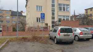Klienti úřadu ve Štursově mají vyhrazené parkování