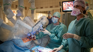 Premiérově využili při odběru ledviny od žijícího dárce robota
