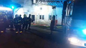 Požár střechy rodinného domu v Oplocanech