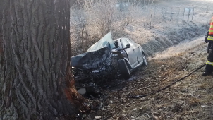Řidič při nehodě zemřel. Policie hledá svědky tragédie