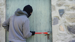 Policisté zadrželi muže v Majetíně přímo při vloupání