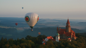 Balóny nad Bouzovem jsou tady. Poletíte?