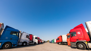 Počet nelegálně parkujících kamionů v Olomouci klesá