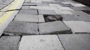 Achillovy paty Olomouce: zlé dlaždice v ulicích