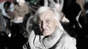 Muž v Olomouci okradl seniorku