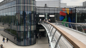 Už zítra otevřou školy, obchodní centra, zahrádky