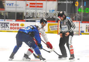 Hokejisté HC Olomouc dostali od Varů pětku