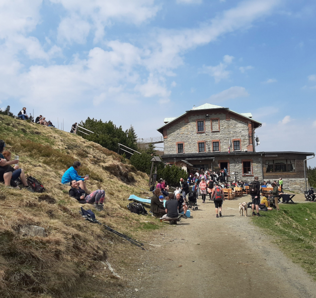 Do Jeseníků míří davy turistů, nemocnice ošetřují více případů