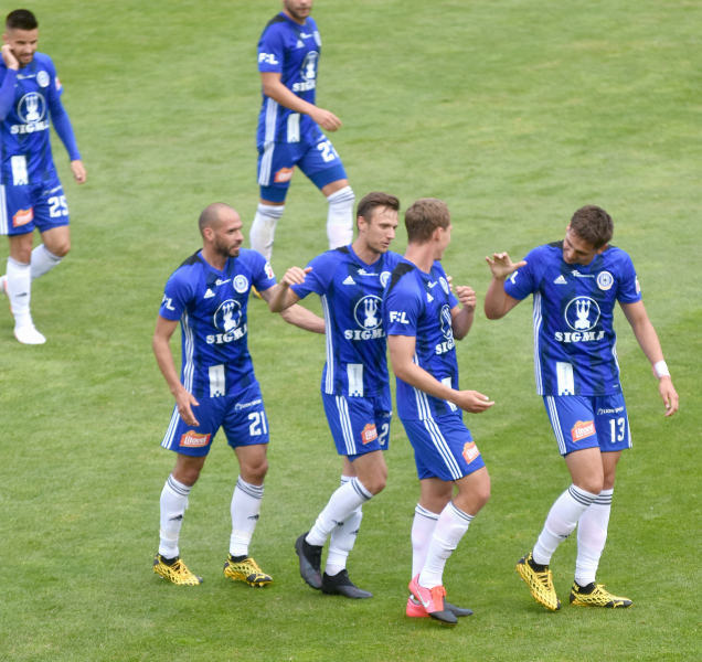 Juliš: Nelepí nám to