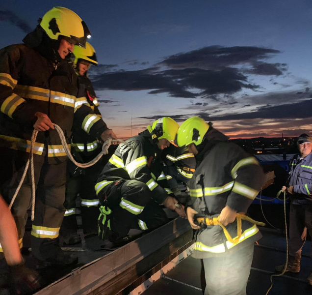 Hasiči řeší na 60 událostí kvůli bouřkám a silnému větru