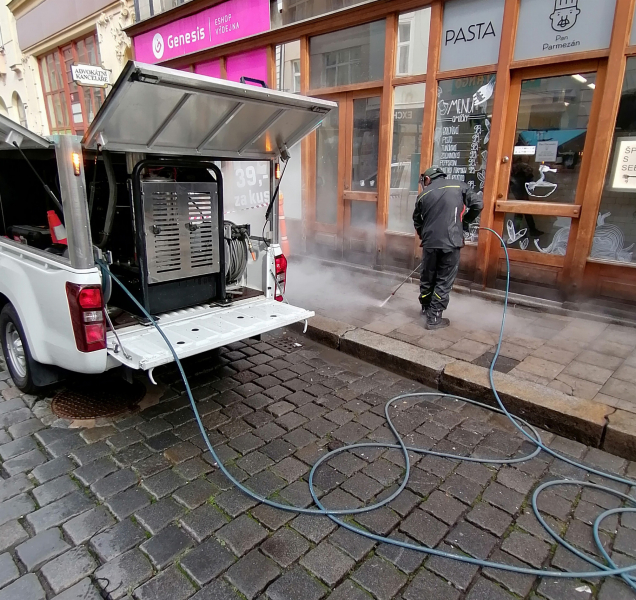 Olomouc využívá parní čistič i k úklidu v centru města