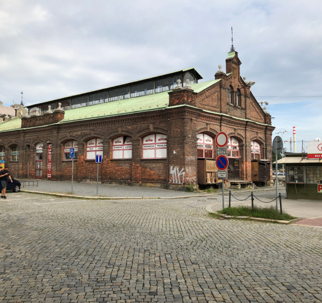 Město chystá smlouvu na plochu tržnice, kolem krouží podnikatelé