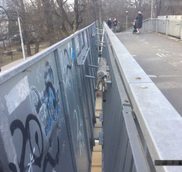 Rybářské pruty na mostě ohrožovaly olomoucké řidiče