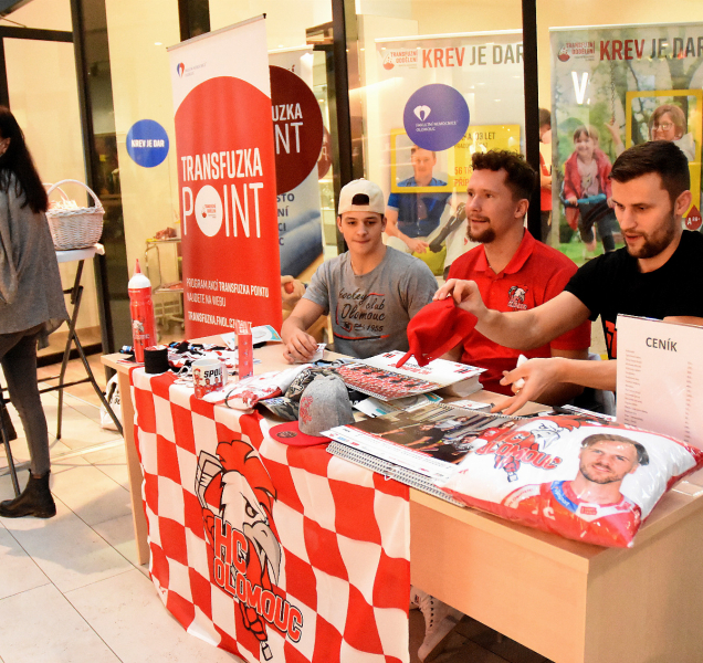 Transfuzka point navštívili hokejisté HC Olomouc