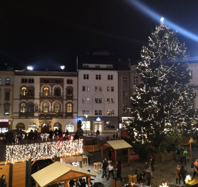 Hanáček rozsvítil Horní náměstí v Olomouci
