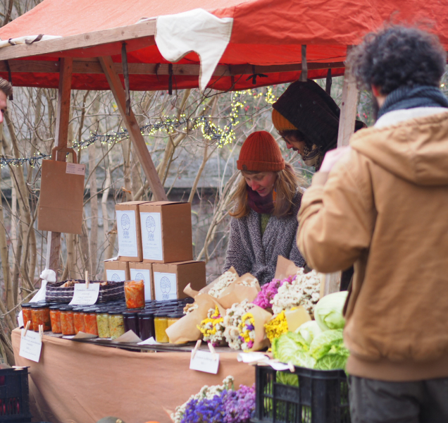 Doma šité oblečení i zelenina: Bar Zahrada přivítal jarmark