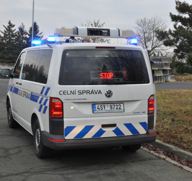 Olomoučtí celníci honili muže v kradeném autě