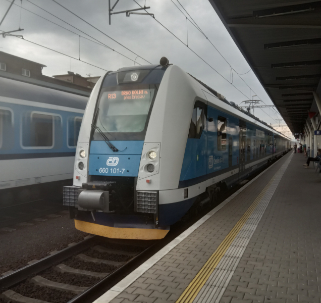 Místo RegioPanterů stále jen motoráky. Kdy rychlotrať dokončí?