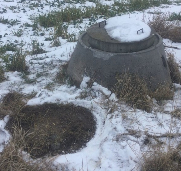 Strážníci řešili otevřený poklop od vodovodní šachty