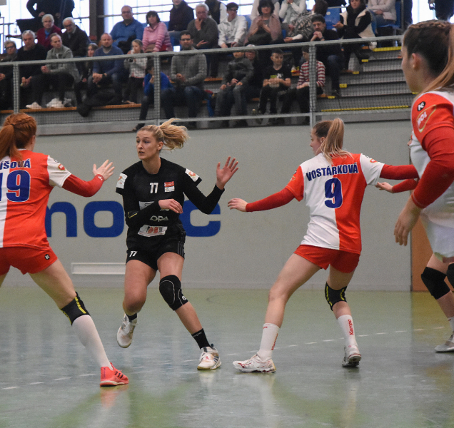 Zora doma padla se Slavií