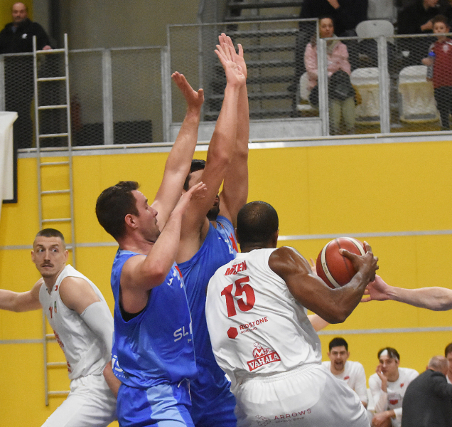 Basketbalisté BK REDSTONE zabrali v Hradci