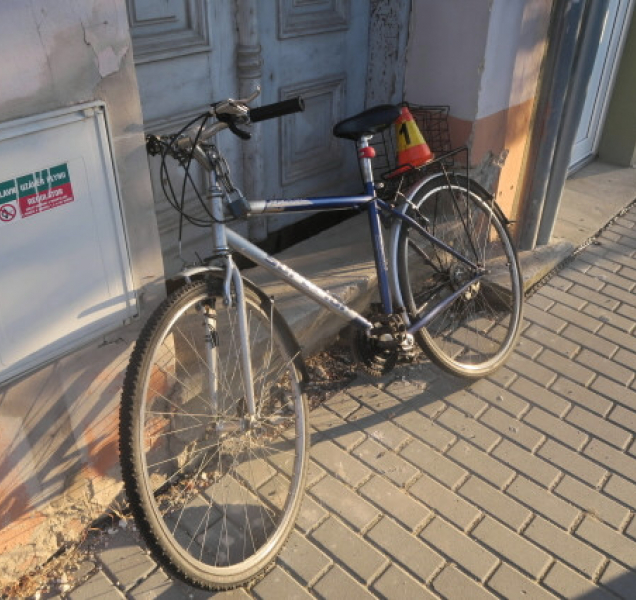 Opilci zaměstnali policii i lékaře. Pivo, panáky a hurá na kolo!