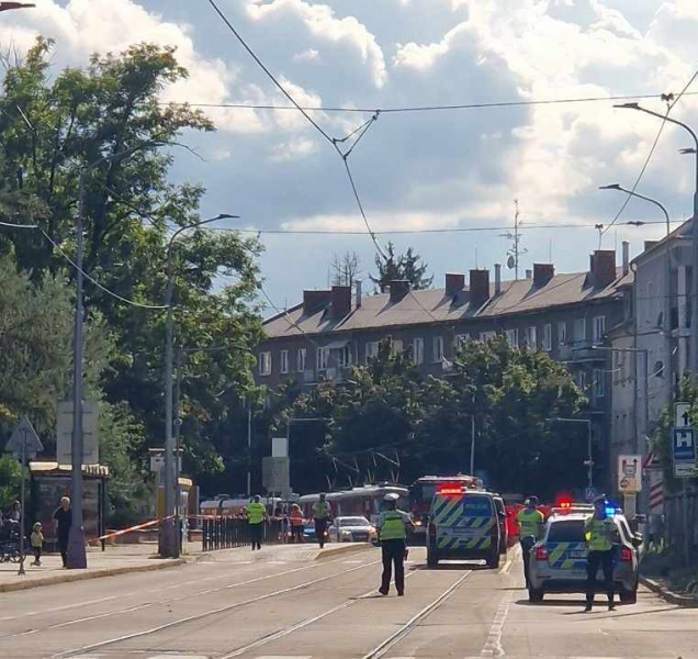 Tramvajová souprava usmrtila chodkyni