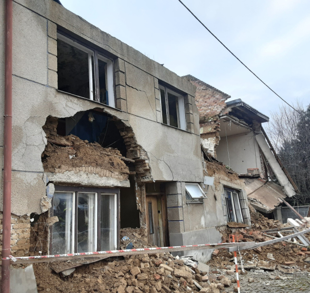 Dům určený k demolici šel nakonec k zemi bez cizího přičinění