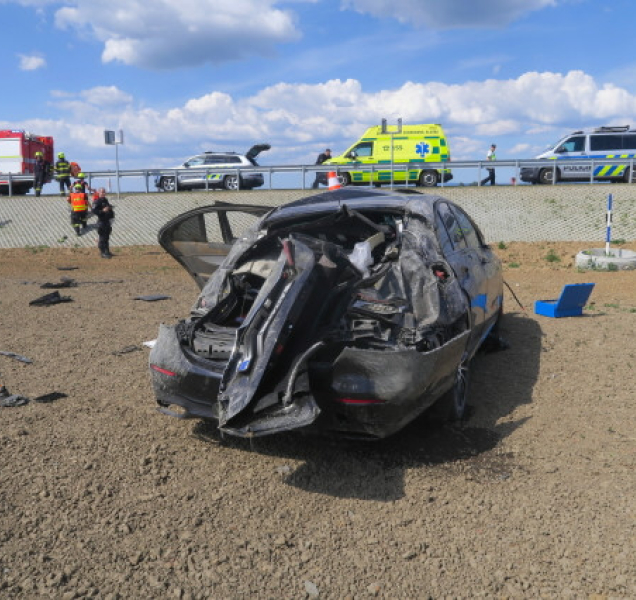 Namol opilý řidič zrušil luxusní mercedes