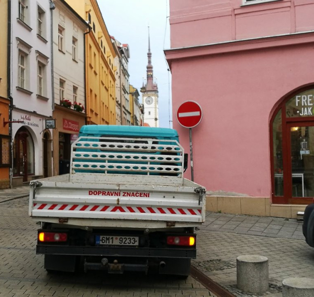 Jak vyřešit dopravu ve středověkém centru města?
