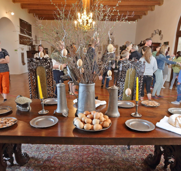 Hrady a zámky lákají na tradice, jarmarky i zážitky