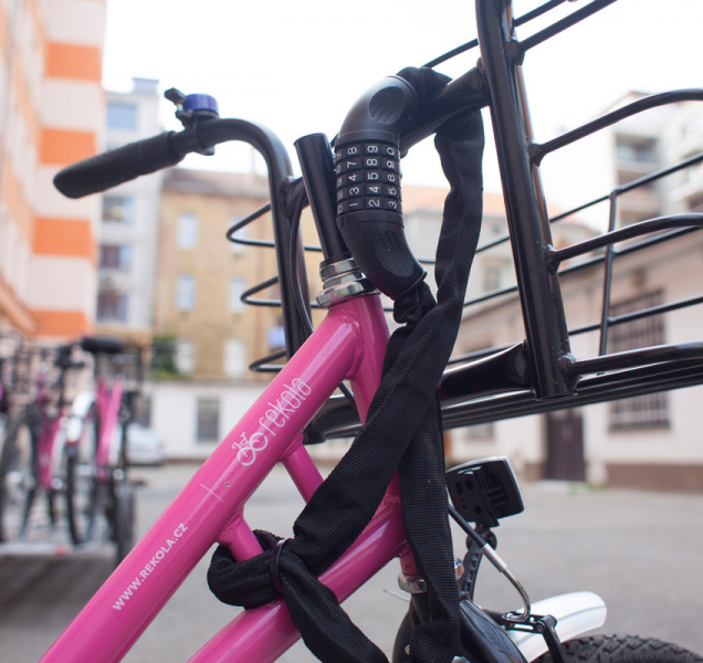 Pachatel už utekl, lhal policii mladík, co demoloval kolo