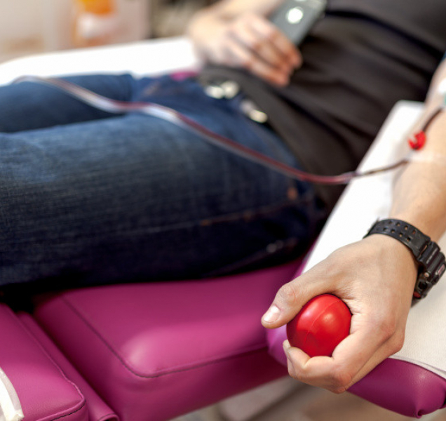 Zaměstnanci novorozeneckého oddělení hromadně darují krev