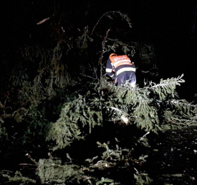 Silný vítr v kraji trhal střechy