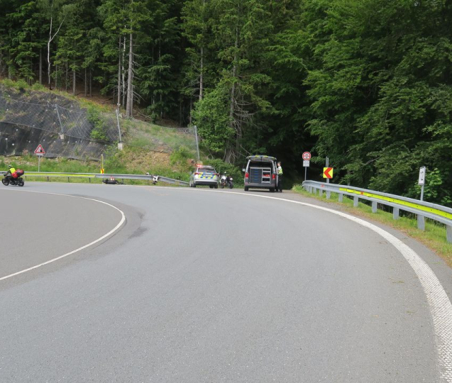 Motorkář zemřel po nehodě pod Červenohorským sedlem