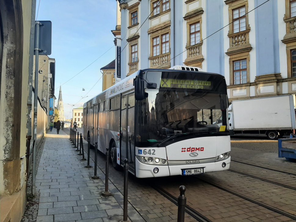 Mezi Nedvězím a Hněvotínem budou opravovat cestu