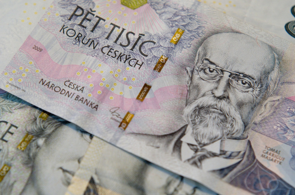Podvodníci opět obrali seniory o desetitisíce korun