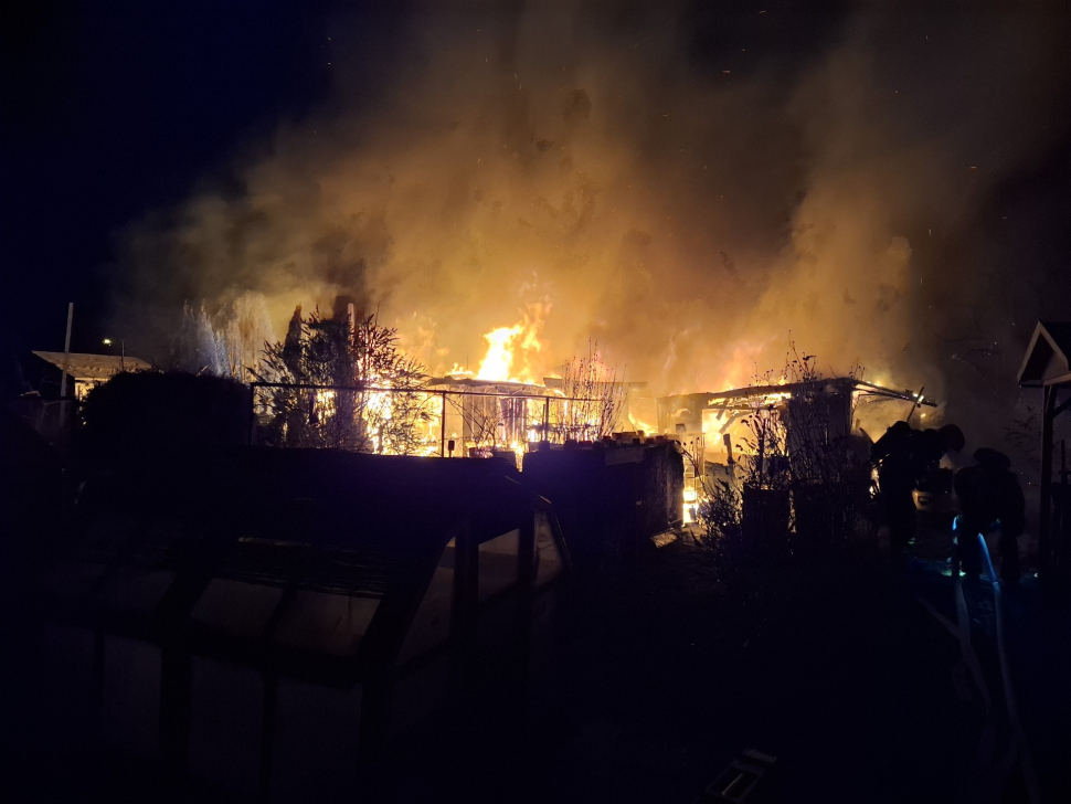 Stovka výjezdů: požáry, záchrana lidí i zvířat, bouračky a vichřice