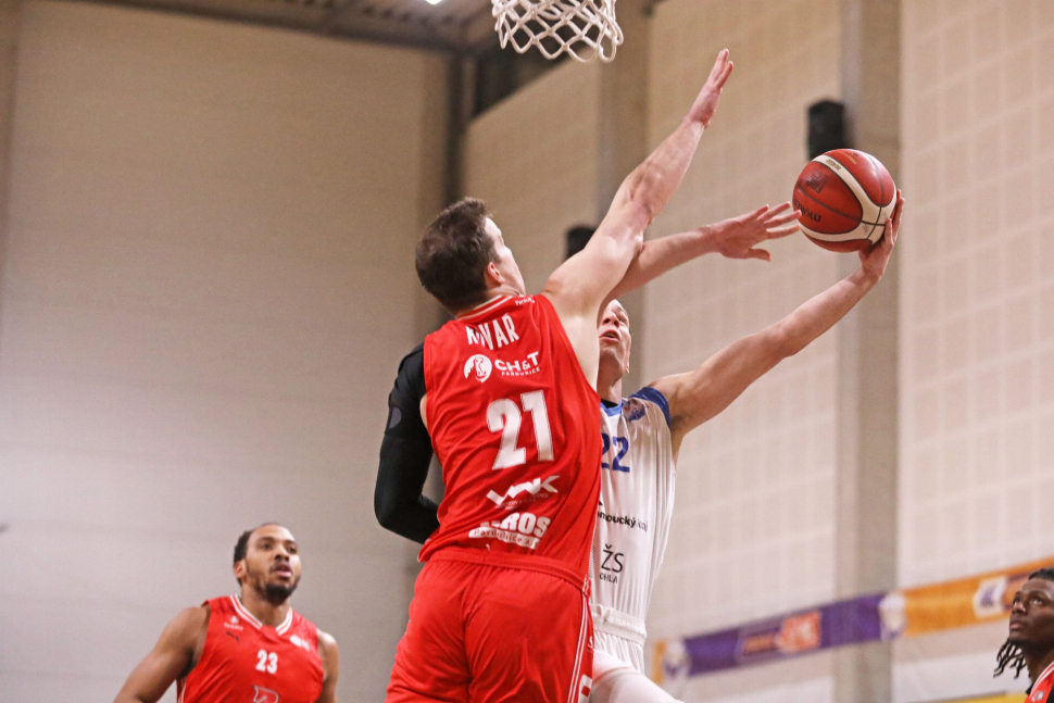 Basketbalisté BK Olomouc těsně prohráli s Pardubicemi