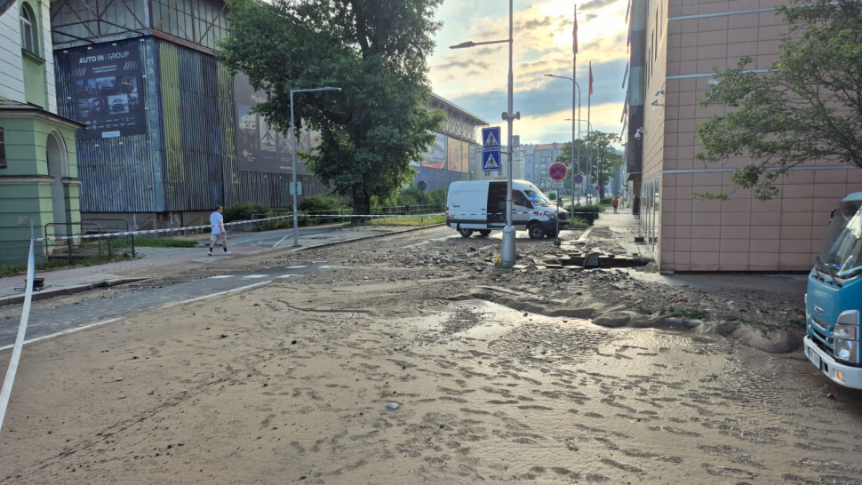 Velká noční havárie vodovodu připravila dvě čtvrti o vodu