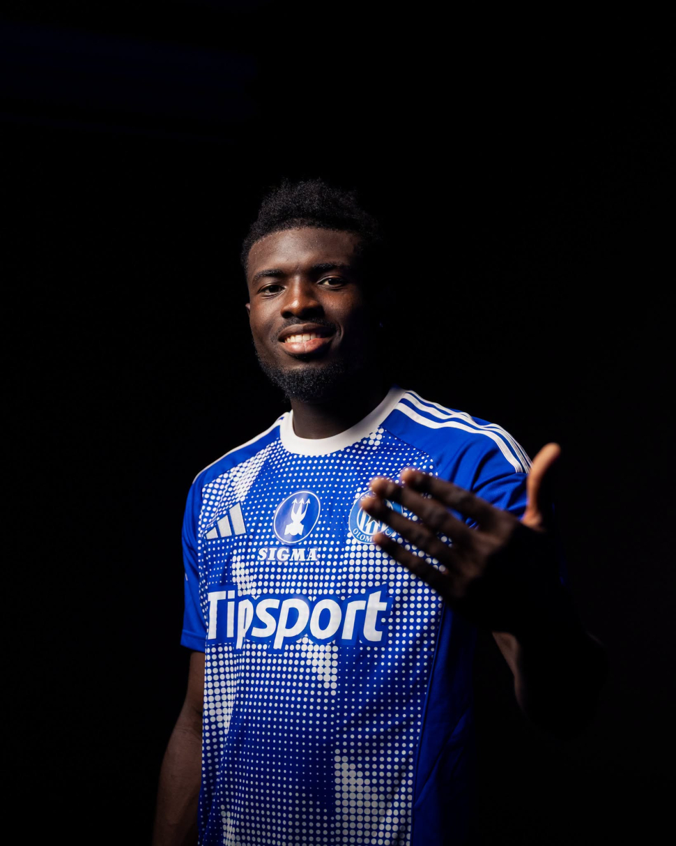 Obránce Stephane Noumbissie přichází do Sigmy